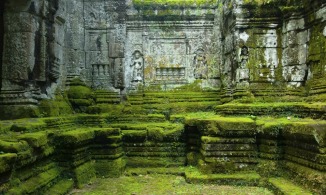 siemreap-angkor-wat-moss-covered-wall-cambodia